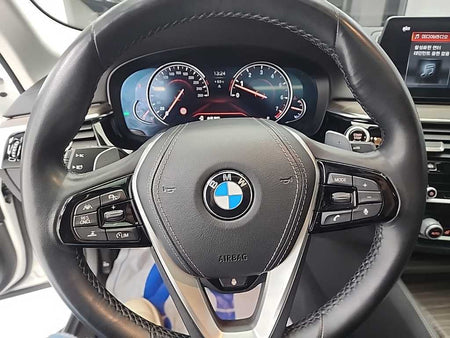 BMW 5-Series — photo 09