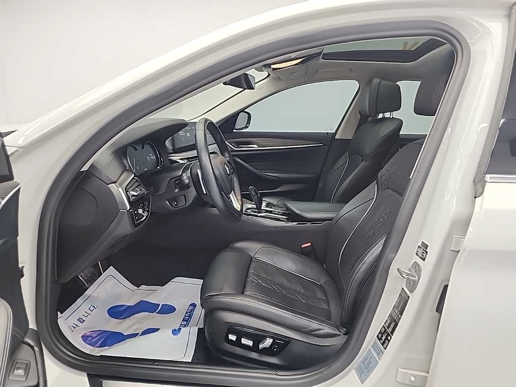BMW 5-Series — photo 11