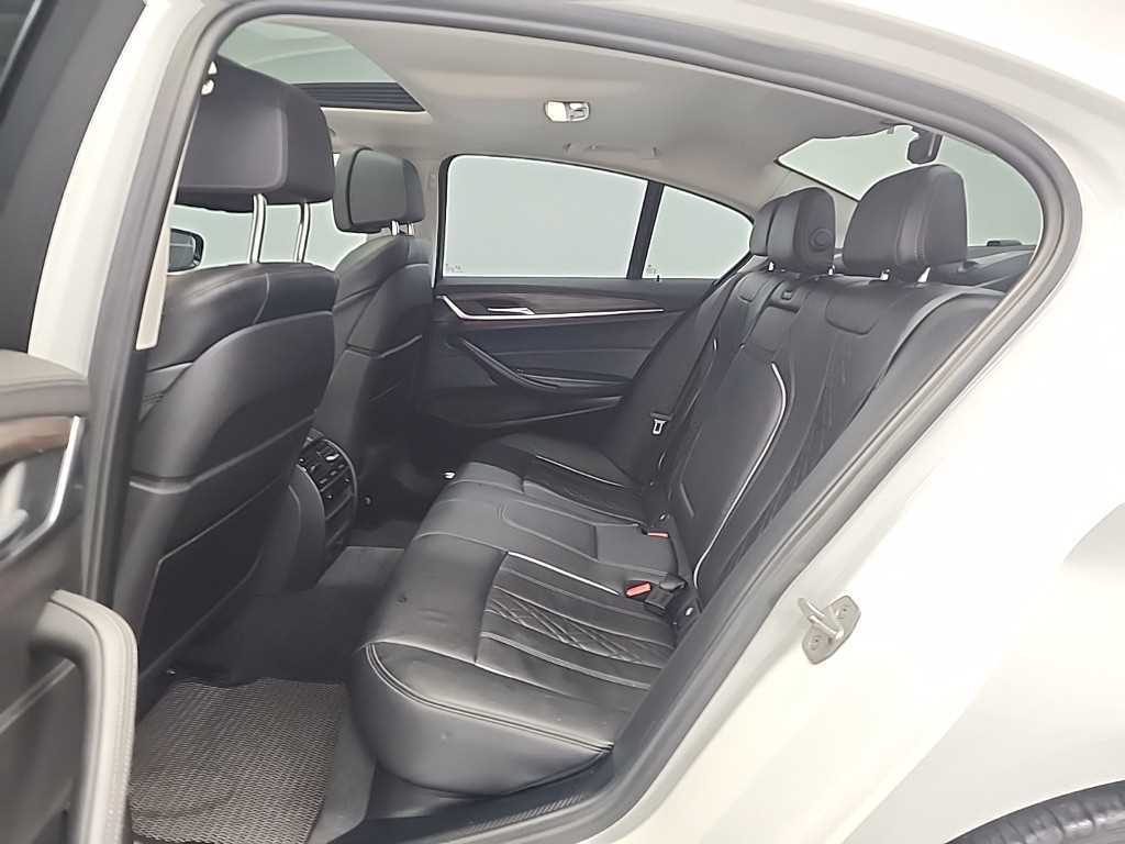 BMW 5-Series — photo 12
