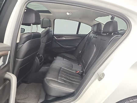 BMW 5-Series — photo 12