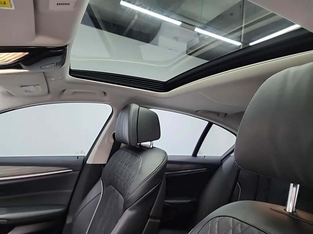 BMW 5-Series — photo 14
