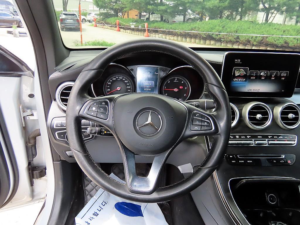 Mercedes-Benz GLC-Class — photo 08