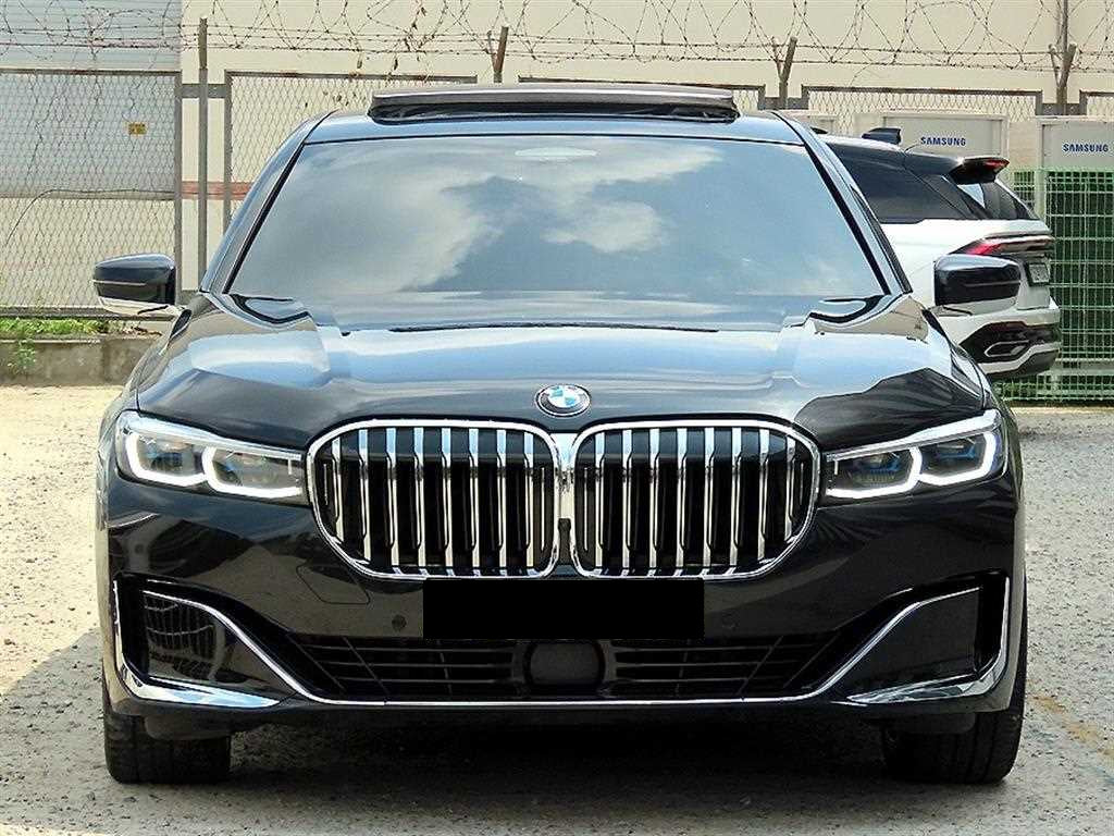 BMW 7-Series — photo 01