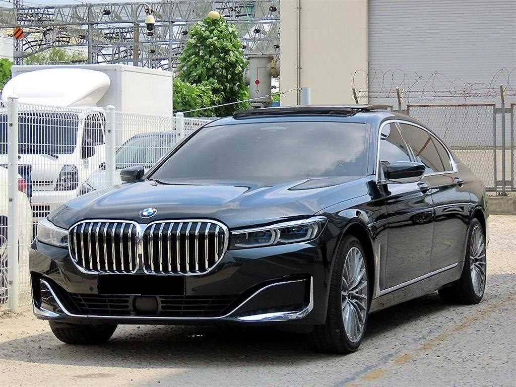 BMW 7-Series — photo 02