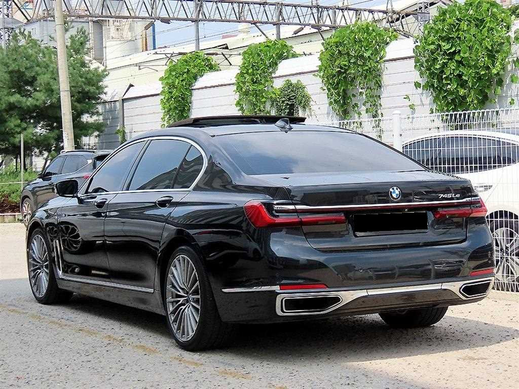 BMW 7-Series — photo 03