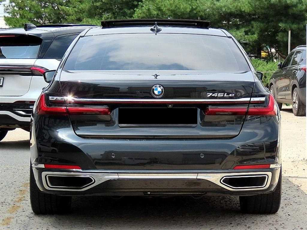 BMW 7-Series — photo 04