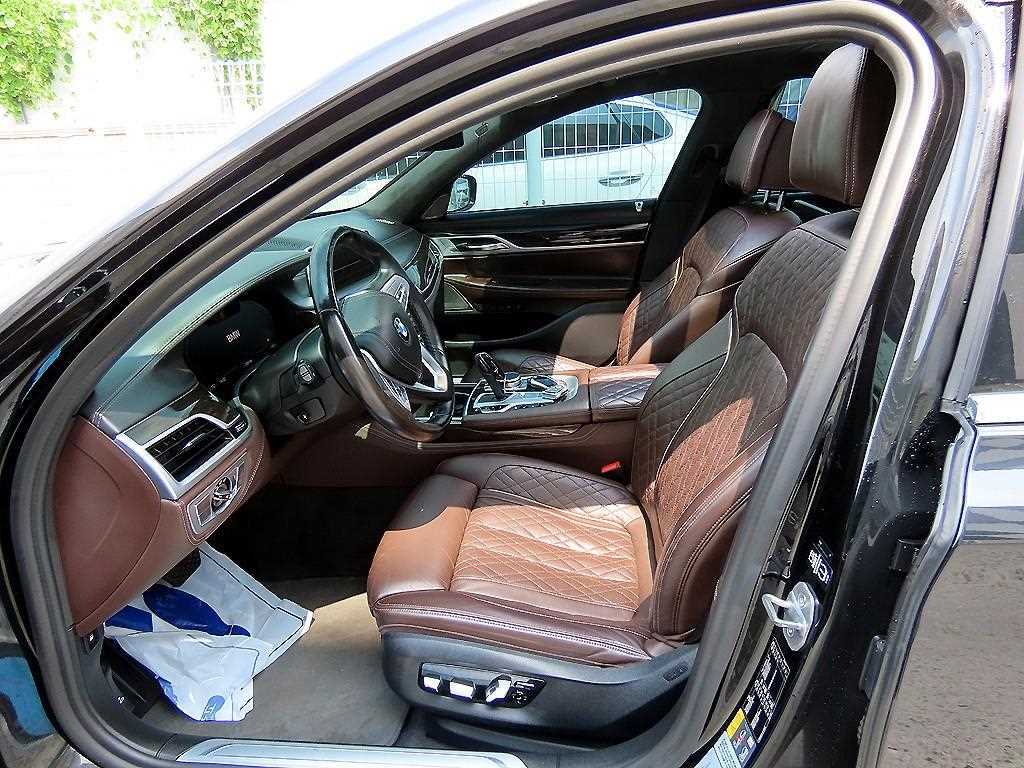 BMW 7-Series — photo 05