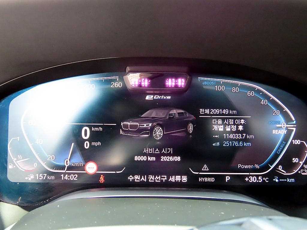 BMW 7-Series — photo 09