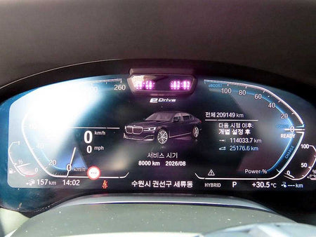 BMW 7-Series — photo 09
