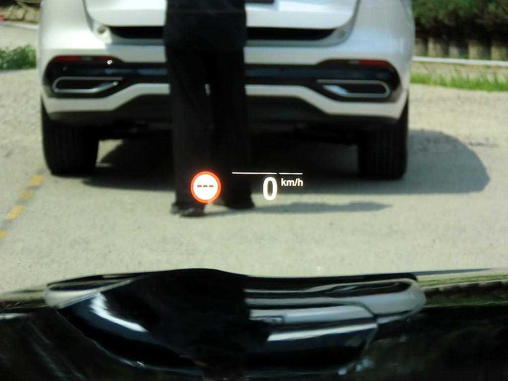 BMW 7-Series — photo 10