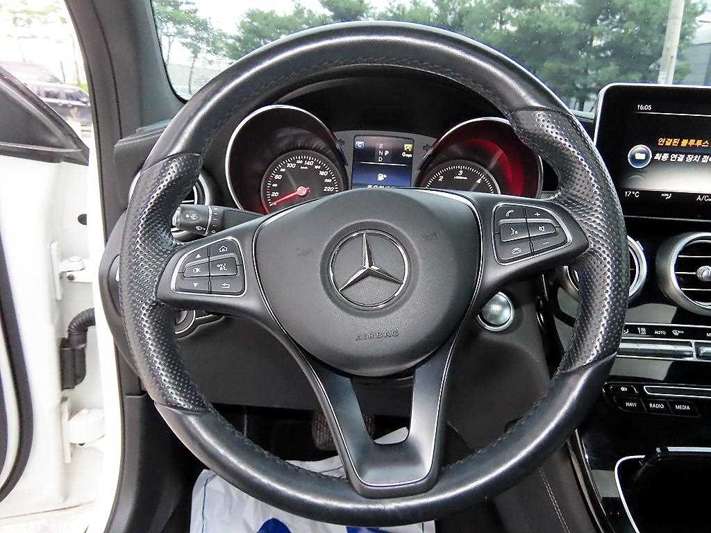 Mercedes-Benz GLC-Class — photo 08