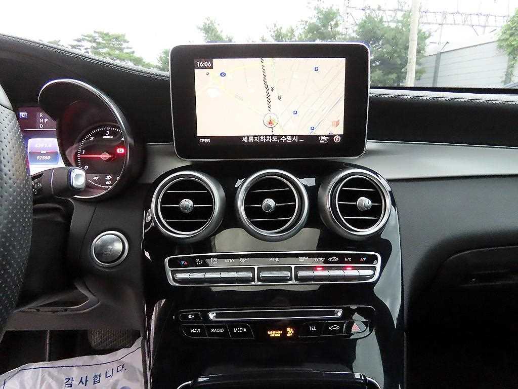 Mercedes-Benz GLC-Class — photo 13