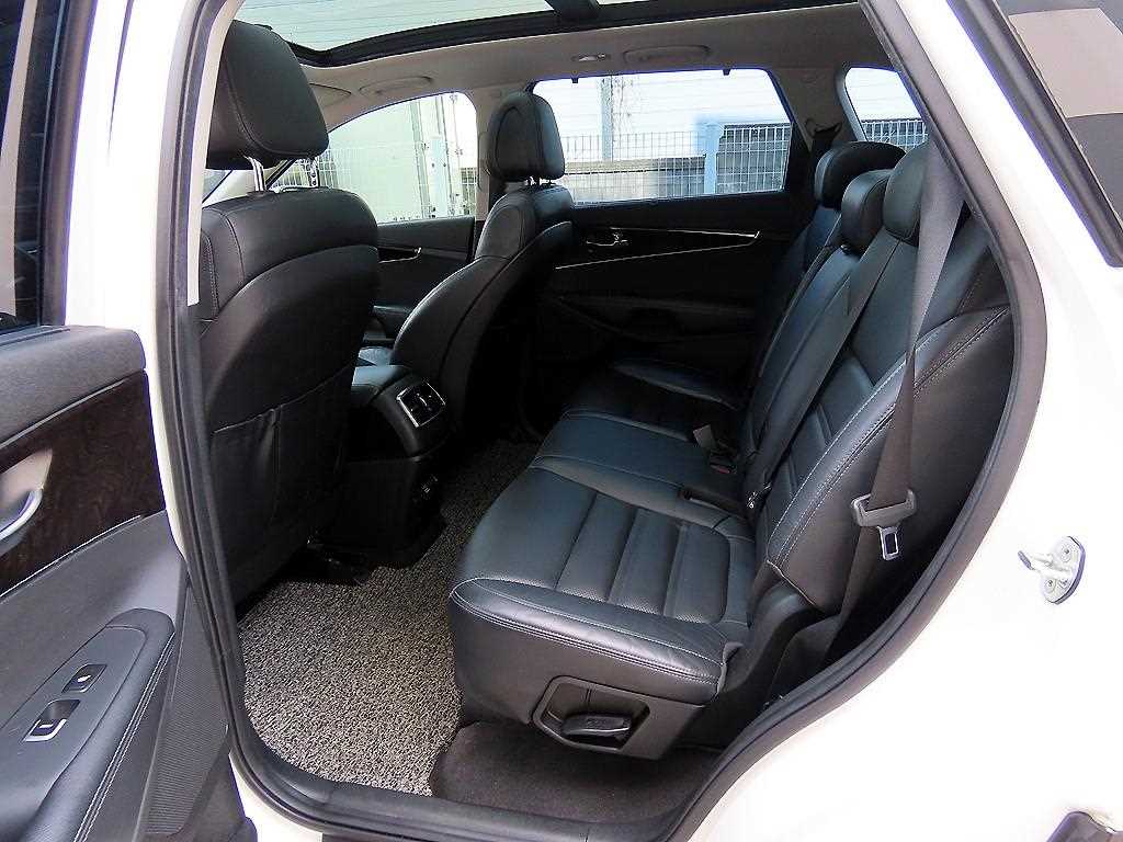 Kia Sorento — photo 06