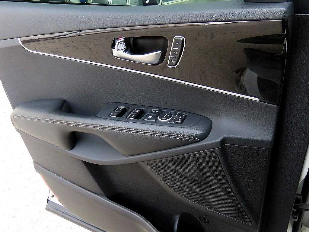 Kia Sorento — photo 11