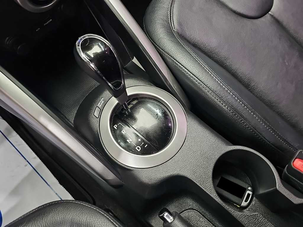 Hyundai Veloster — photo 08