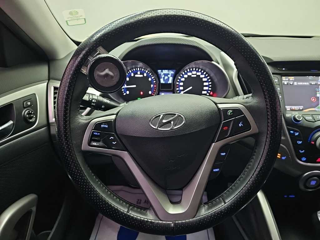 Hyundai Veloster — photo 09