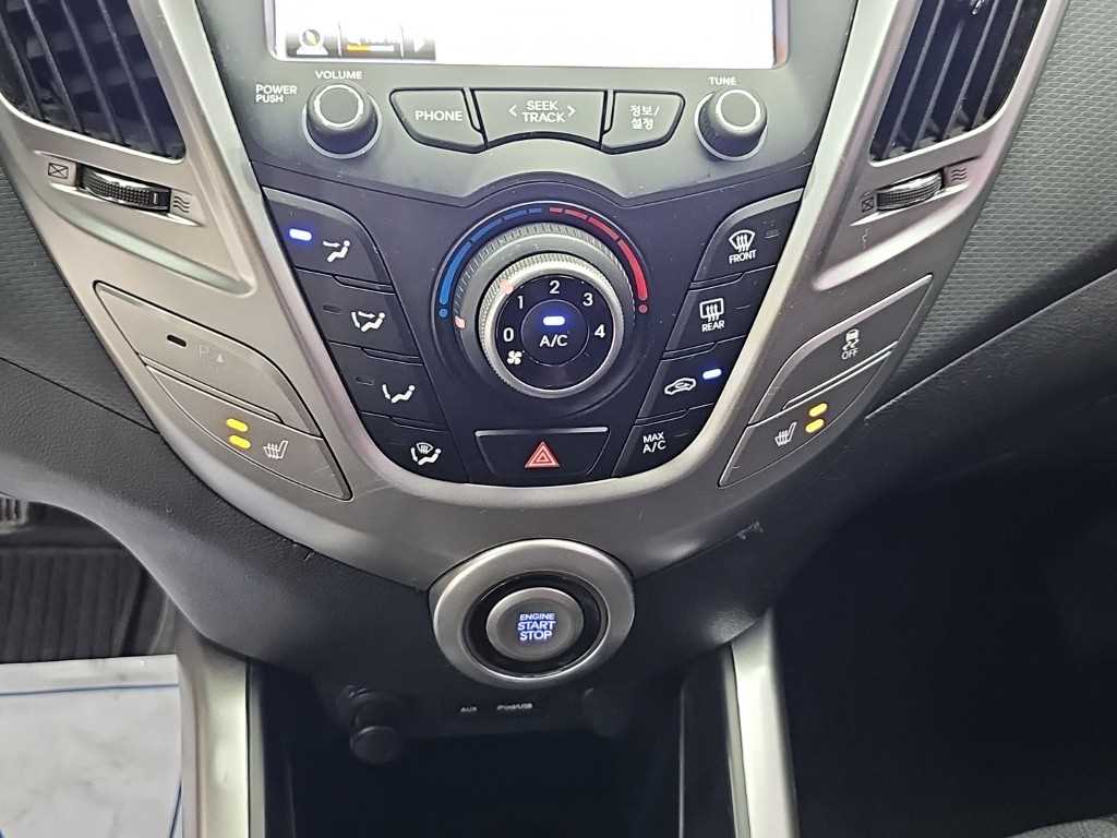 Hyundai Veloster — photo 10