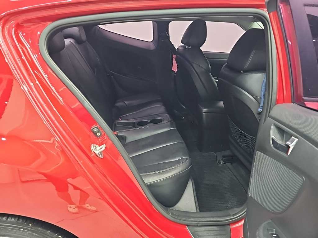 Hyundai Veloster — photo 12