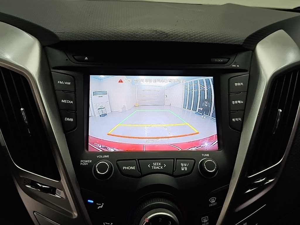 Hyundai Veloster — photo 14