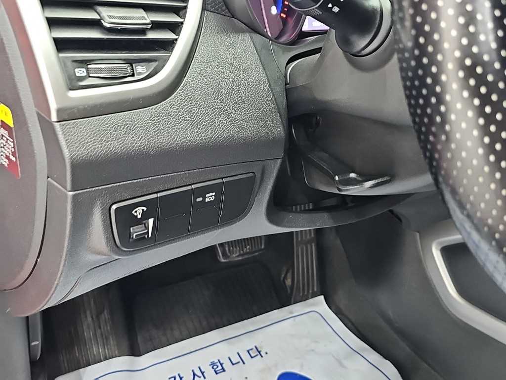 Hyundai Veloster — photo 16