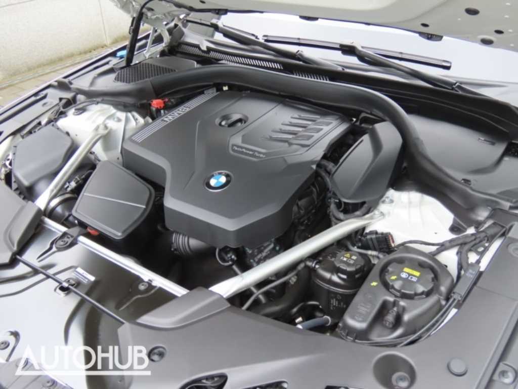BMW 5-Series — photo 05