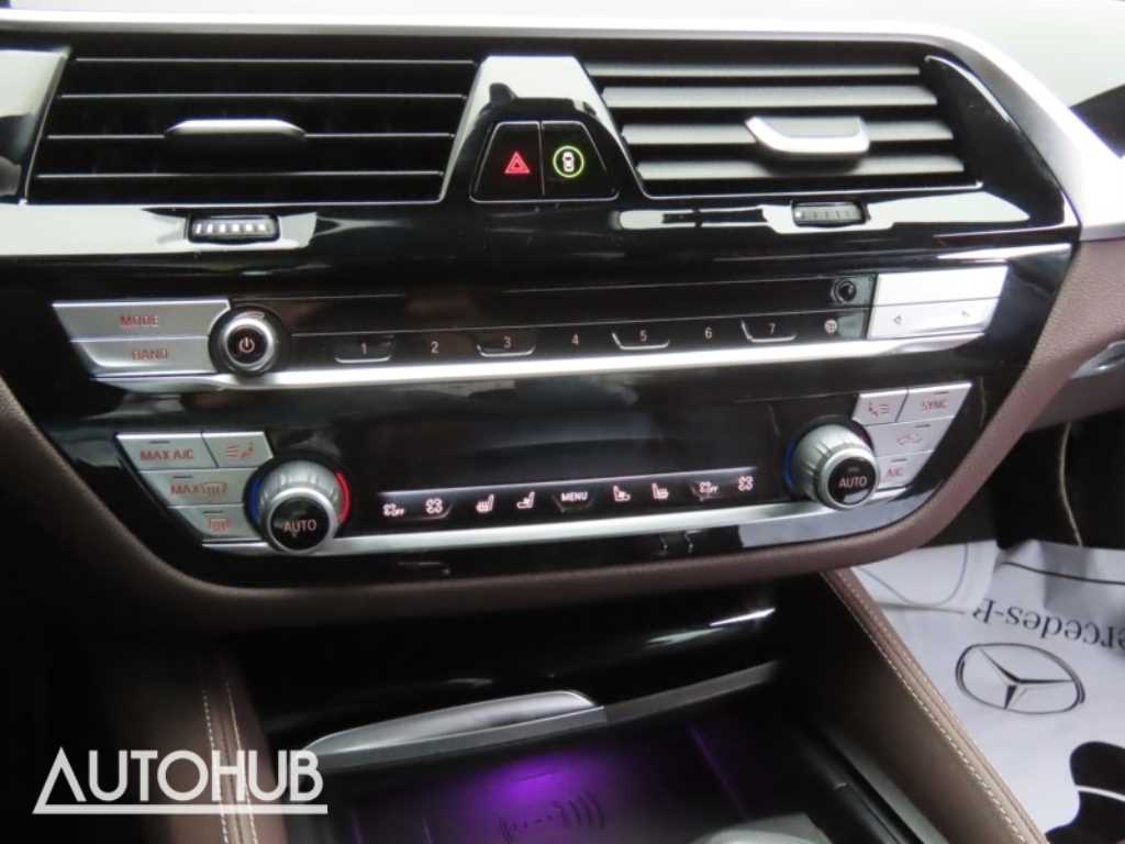 BMW 5-Series — photo 08