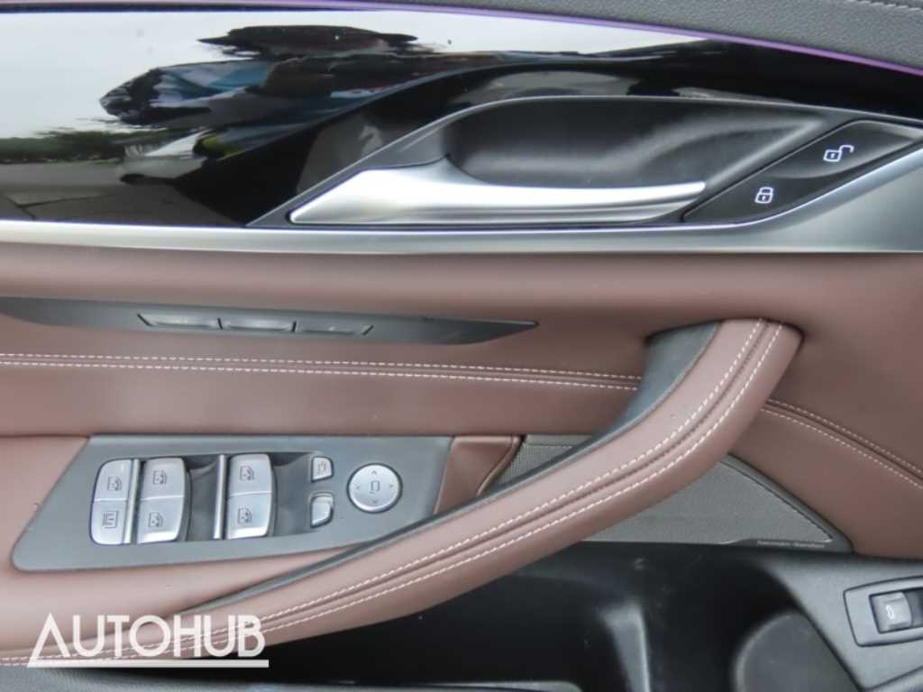 BMW 5-Series — photo 13