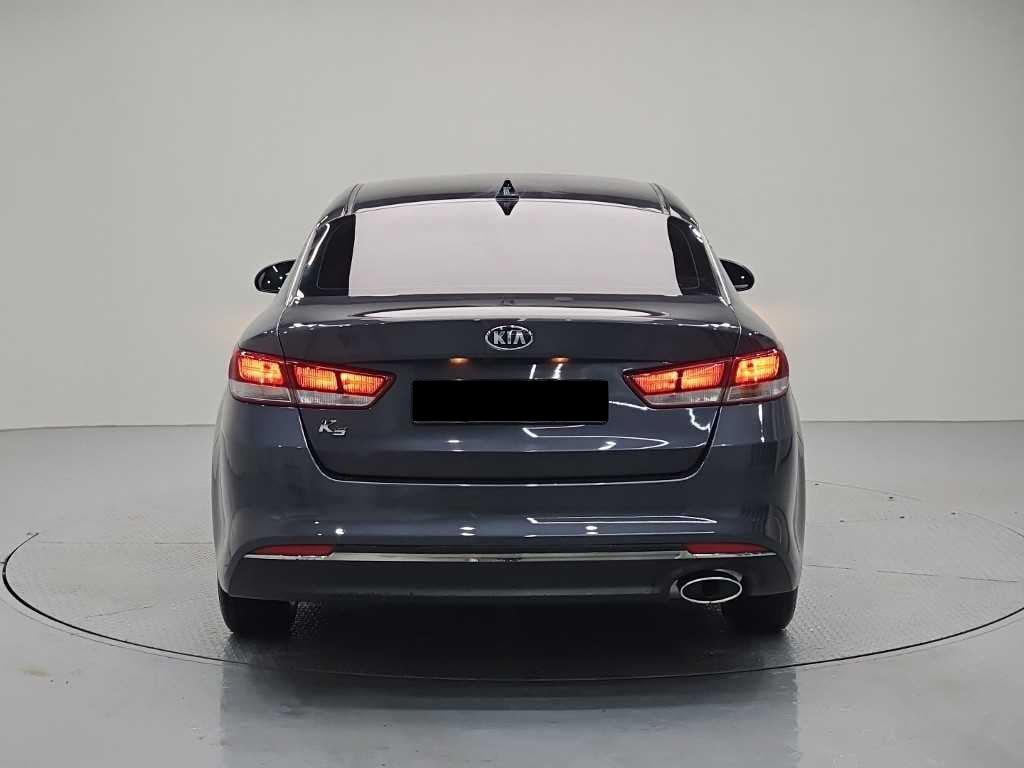 Kia K5 — photo 03