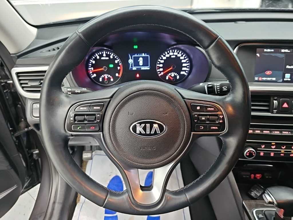 Kia K5 — photo 09
