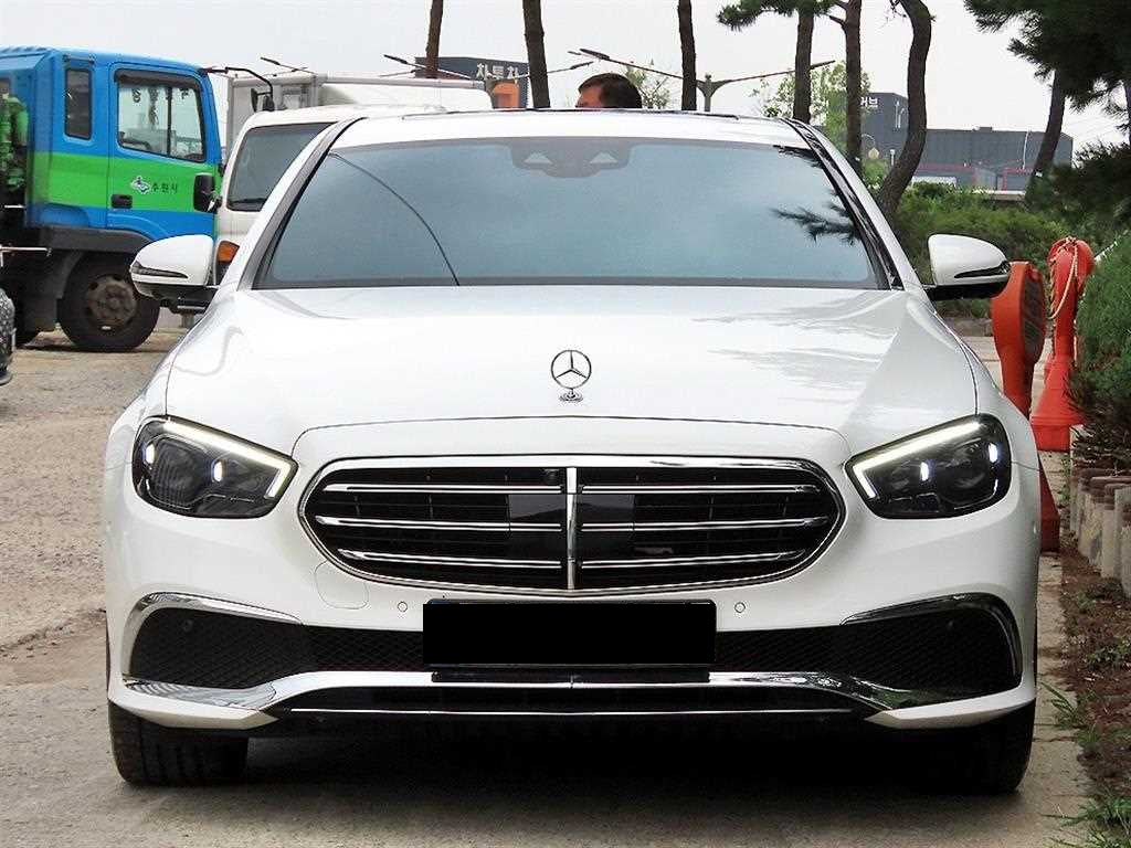 Mercedes-Benz E-Class — photo 02
