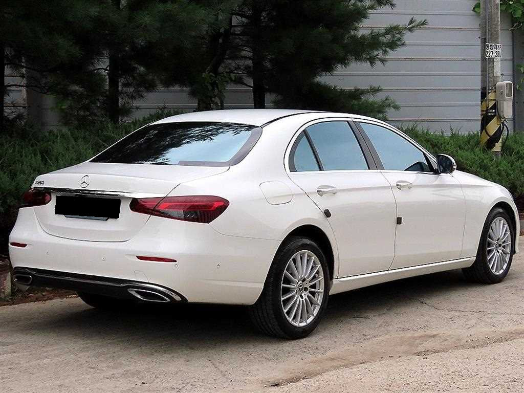 Mercedes-Benz E-Class — photo 03