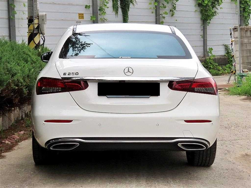 Mercedes-Benz E-Class — photo 04