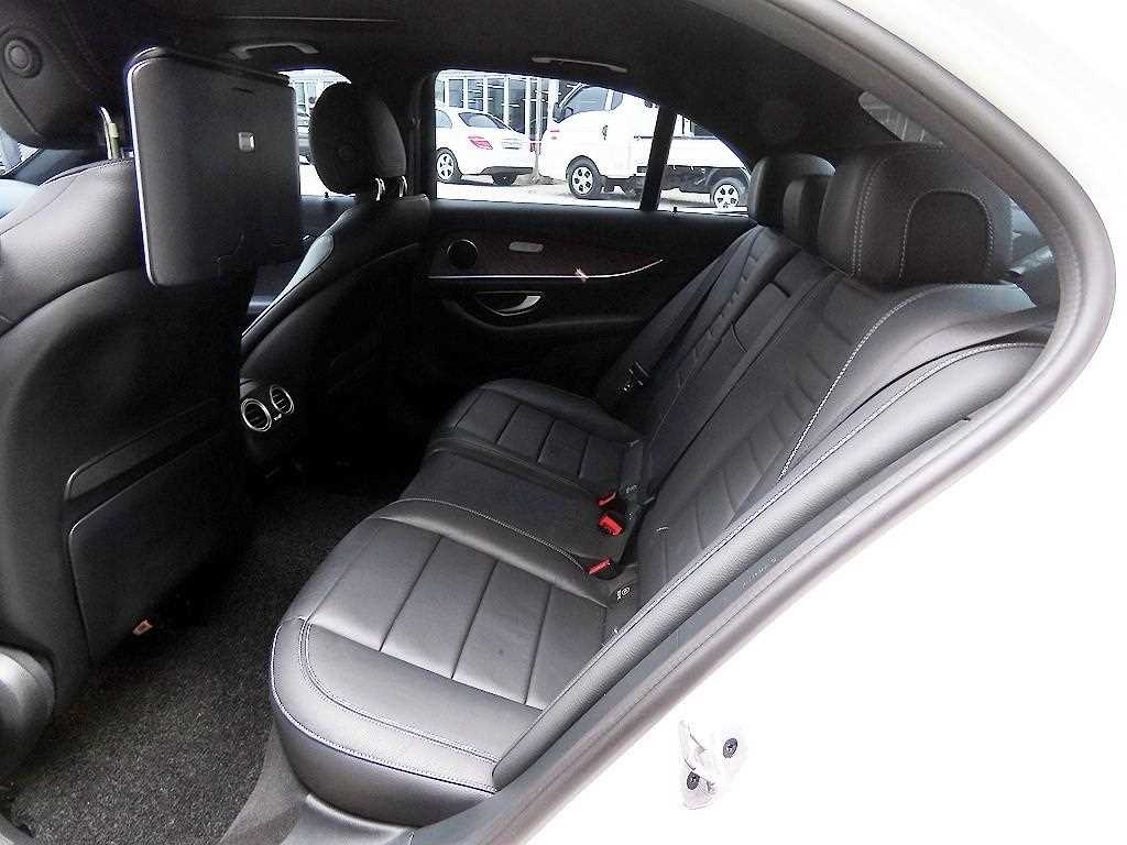 Mercedes-Benz E-Class — photo 06