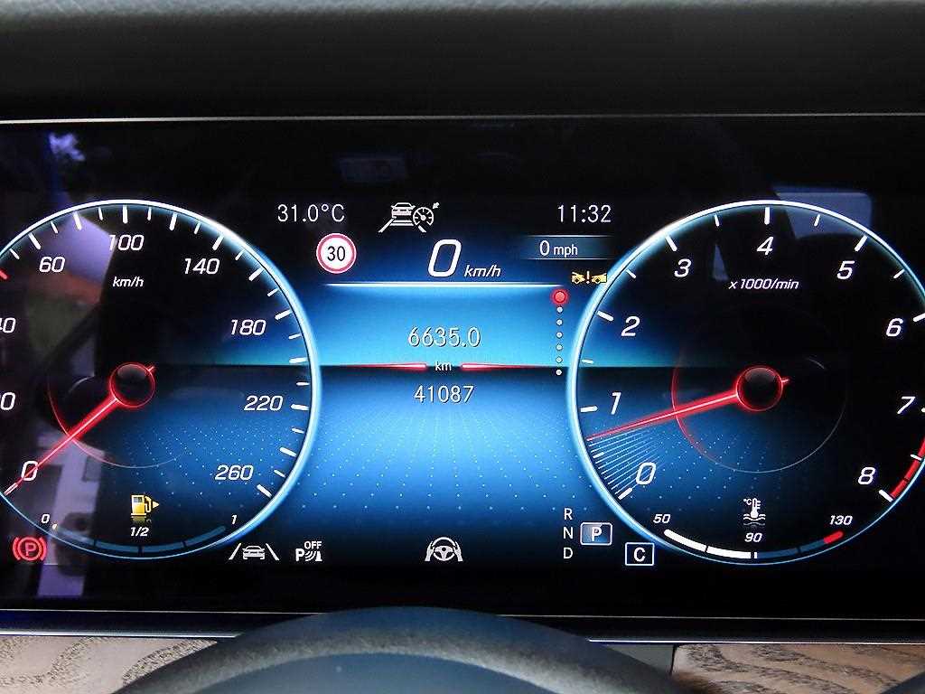 Mercedes-Benz E-Class — photo 09