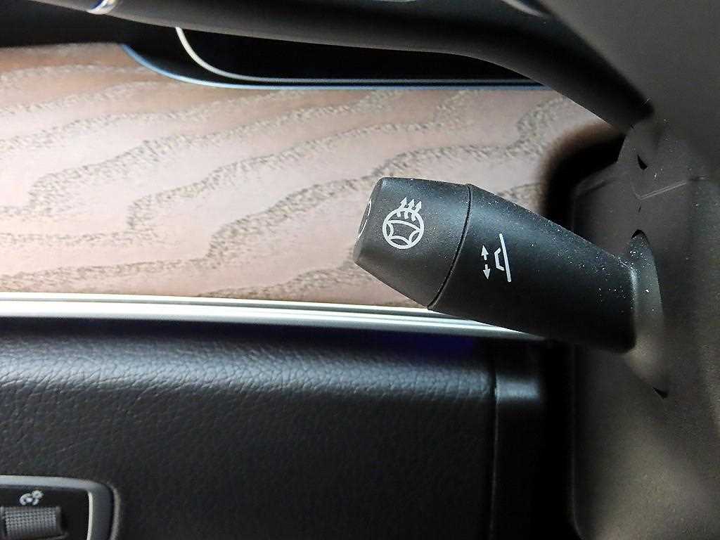 Mercedes-Benz E-Class — photo 12