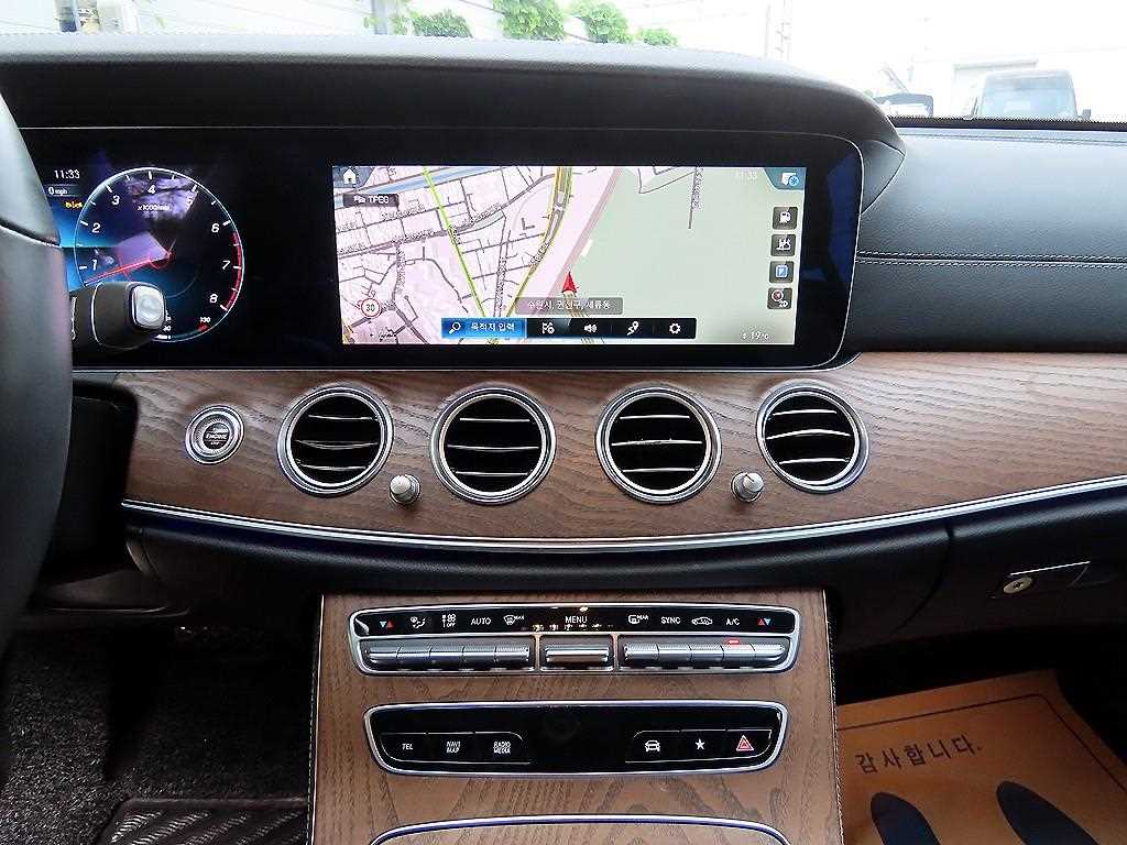 Mercedes-Benz E-Class — photo 13