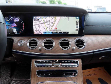 Mercedes-Benz E-Class — photo 13