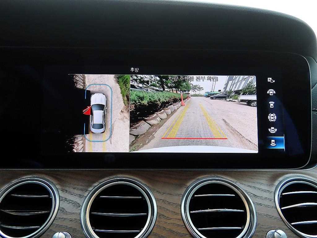 Mercedes-Benz E-Class — photo 14