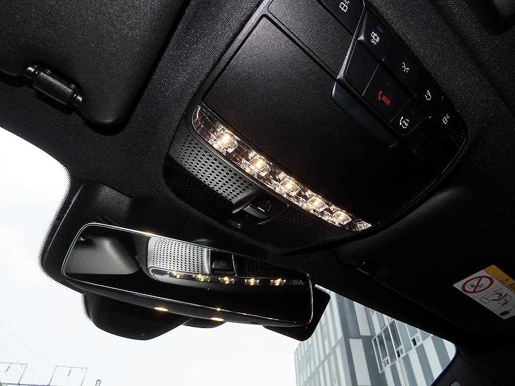 Mercedes-Benz E-Class — photo 16