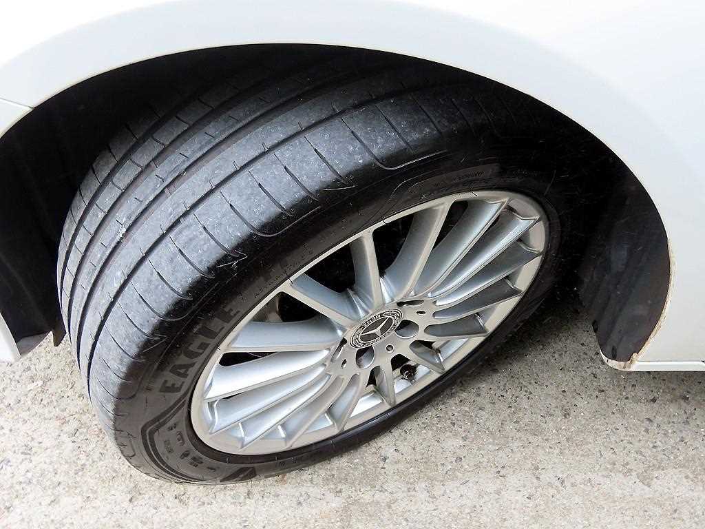 Mercedes-Benz E-Class — photo 20