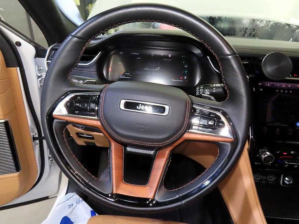 Jeep Cherokee — photo 08