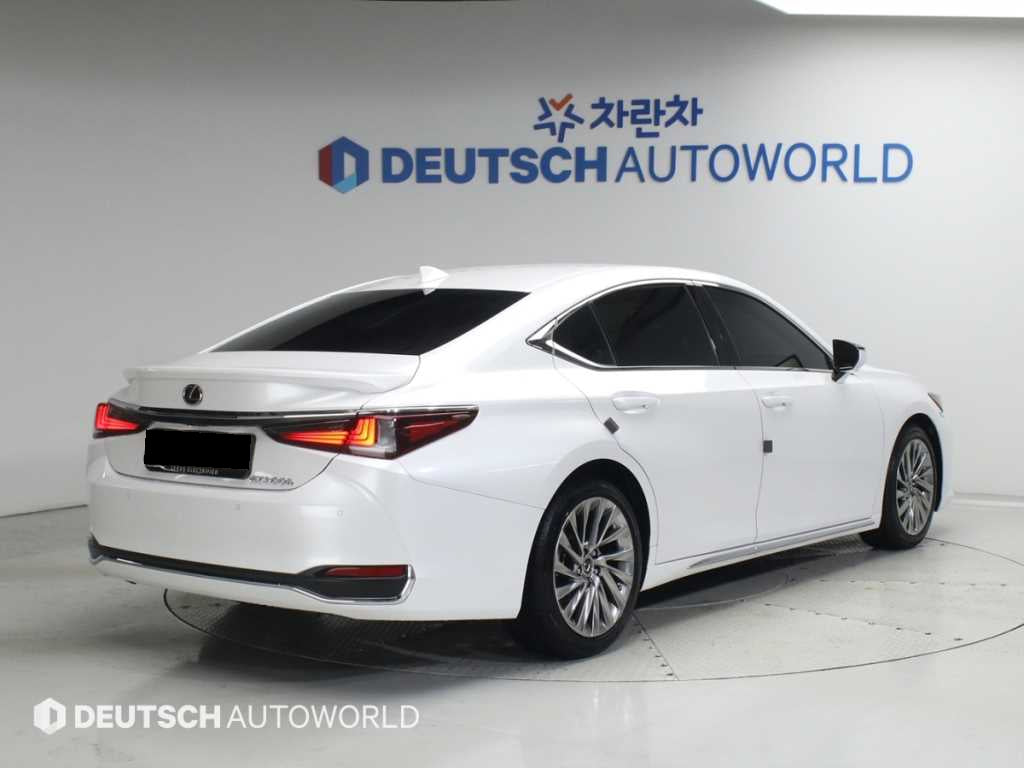 Lexus ES — photo 02