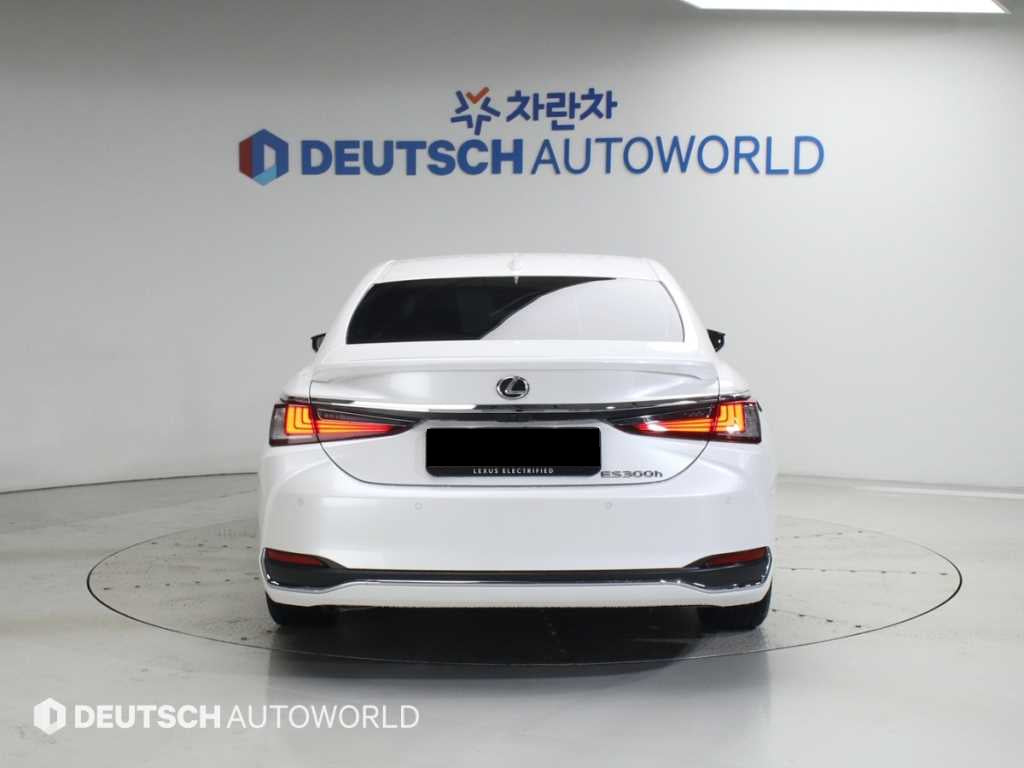 Lexus ES — photo 04