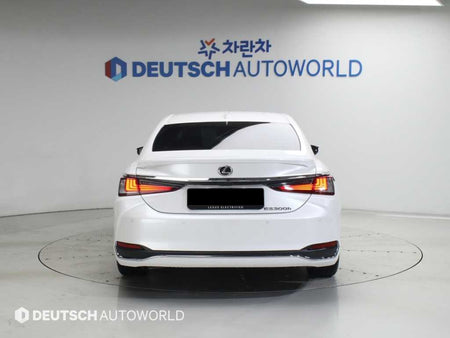 Lexus ES — photo 04