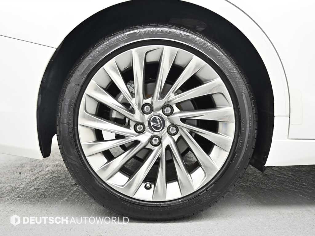 Lexus ES — photo 05