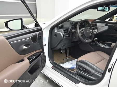 Lexus ES — photo 11