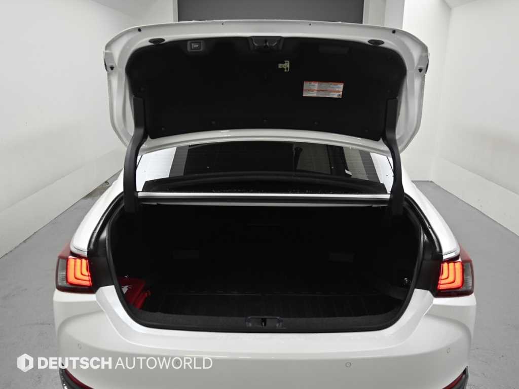 Lexus ES — photo 19