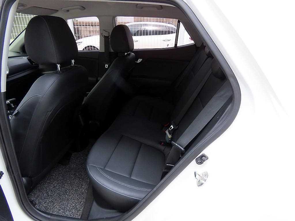 Kia Stonic — photo 06