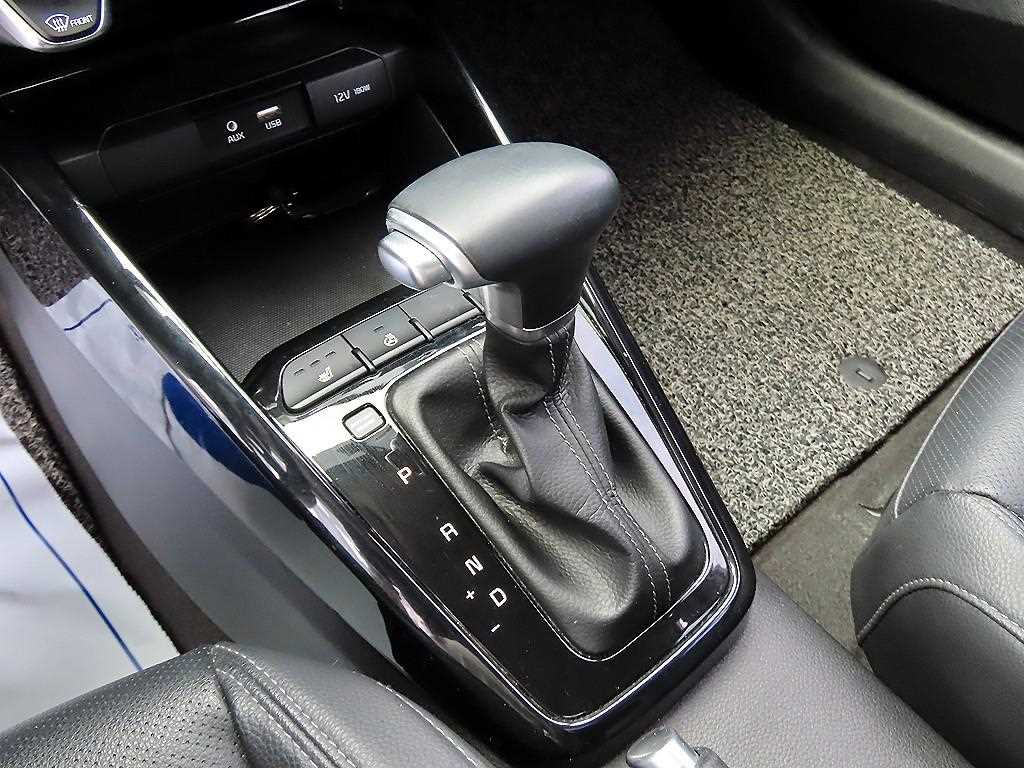 Kia Stonic — photo 10