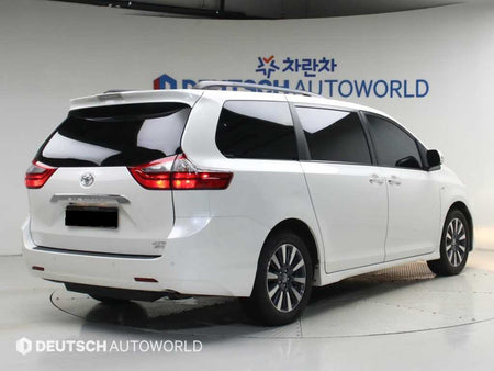 Toyota Sienna — photo 02